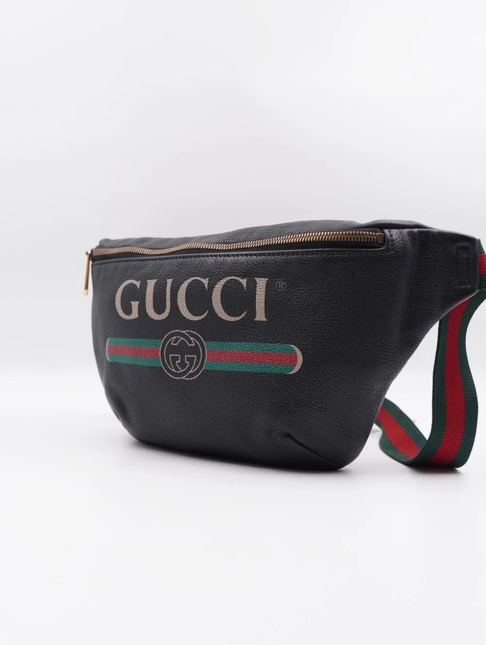 CH24 ❤️ GUCCI Grained Logo Belt Bag